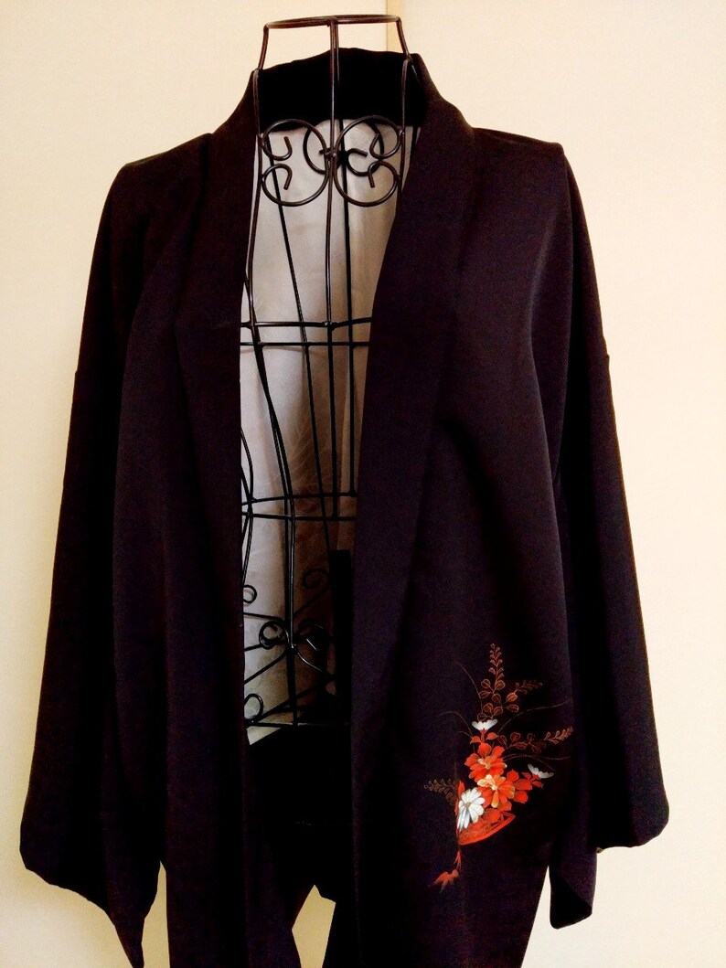 JA0167VH Black kimono jacket Japanese haori women embroidered floral cart motif silk kimono cardigan Asian jacket