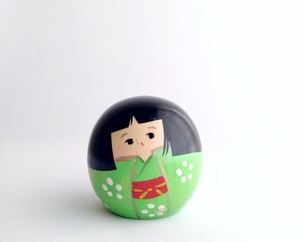 Vintage Kokeshi Doll by Tanaka Akitsune - 6cm Tall - Japanese Folk Art - Hand-Painted Wooden Doll, Creative Sosaku Kokeshi, Collectible Gift