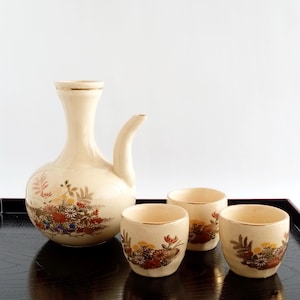 Vintage Satsuma Yaki Sake Set – Japanese Tokkuri & Guinomi – Hand-Painted Pottery – Collectible Gift for Sake Lovers