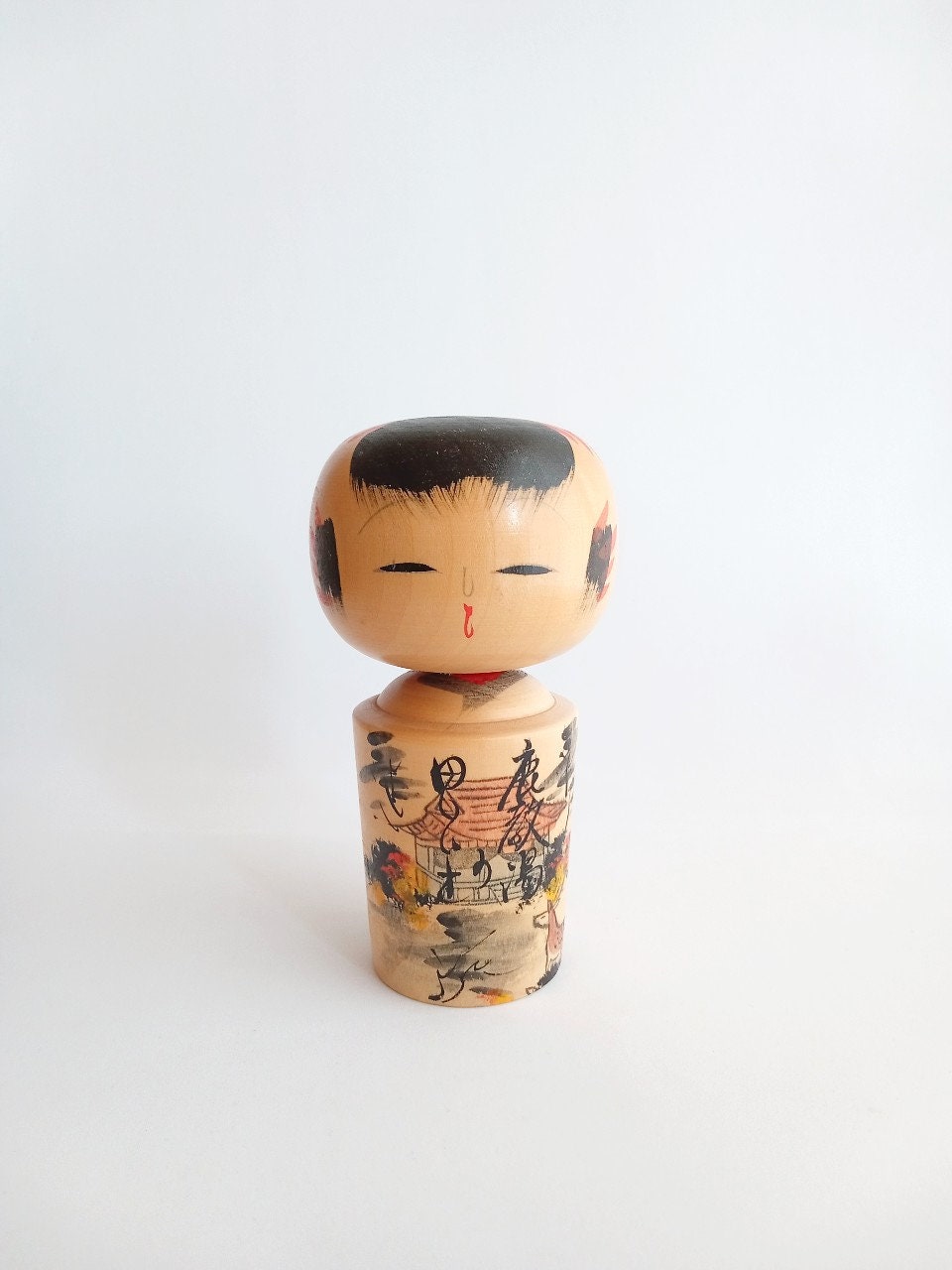 Vintage Japanese Kokeshi Doll – Hand-Painted Temple Scene – 12cm Folk Art Wooden Doll – Creative Kokeshi from Nagano – Japanese Gift Idea