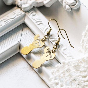 Small Deer earring / Wire Earring / Deer earring / Linen Jewelry / Everyday earring