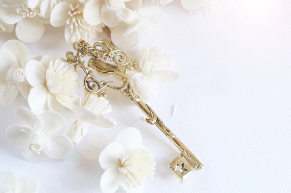 Vintage Bird Key Necklace,Charm Bird Key Pendant,Vintage Necklace,Sweet Key Vintage Pendant,Everyday Jewelry,Golden Key Necklace,Brass Gold