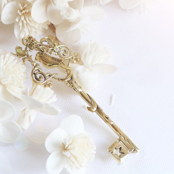 Vintage Bird Key Necklace,Charm Bird Key Pendant,Vintage Necklace,Sweet Key Vintage Pendant,Everyday Jewelry,Golden Key Necklace,Brass Gold