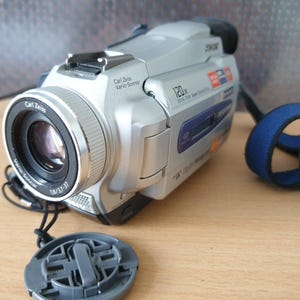 Sony DCR-TRV25E Mini DV compact camcorder, Working!