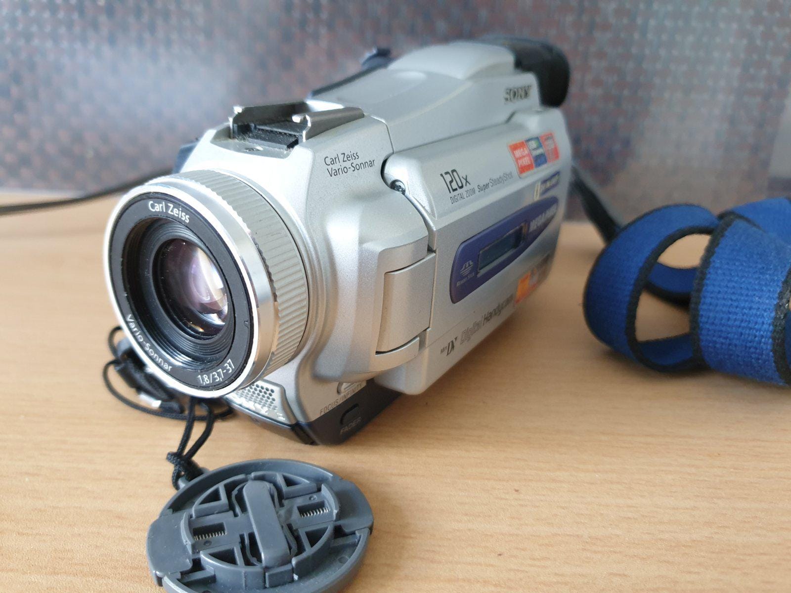 Sony DCR-TRV25E Mini DV Compact Camcorder, Working! - Etsy