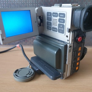 SONY DCR-PC100 Sony DCR-PC100 Video Camera Handycam 40x Digital