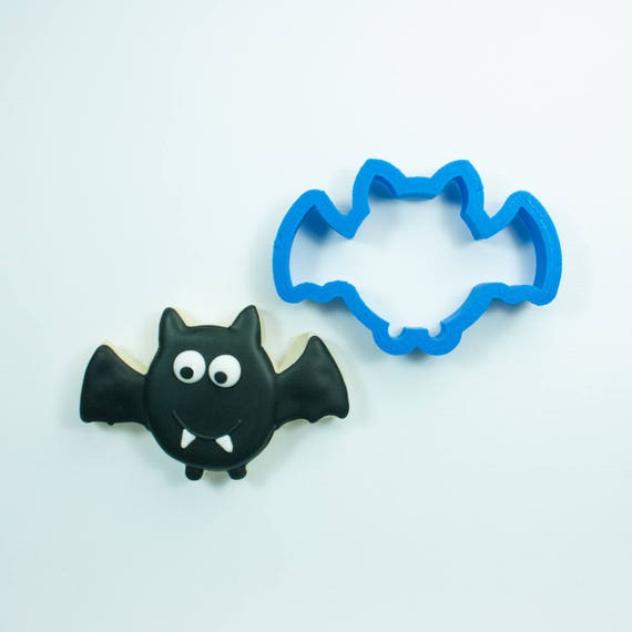 Halloween Bat Cookie Cutter | Round Bat Cookie Cutter, Halloween Cookie Cutters, Vampire Bat, Cute Bat, Clay, Fondant, Earring Cutter, Craft Il_570xn