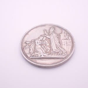 Moneda y medallón de plata antigua de la boda cristiana francesa, 1866