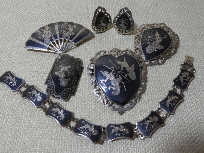 Vintage Brooch Bracelet Earrings Job Lot Siam Silver 6 Pieces Niello Enamel Jewellery Heart Shape Pin Back Earrings Link Bracelet