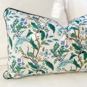 Housse de coussin paon de jardin vintage Rifle Paper Co, vert métallisé, coussin floral, décoration cottagecore, décoration grand-millénaire, coussin pour chambre d'enfant