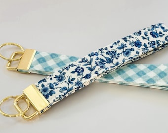 Blaues Blumen Schlüsselanhänger Armband, Buffalo Check Schlüsselanhänger, Gold Schlüsselanhänger Armband, Schlüsselanhänger Armband, neues Auto Geschenk, Geschenk für sie, Stoff Schlüsselanhänger