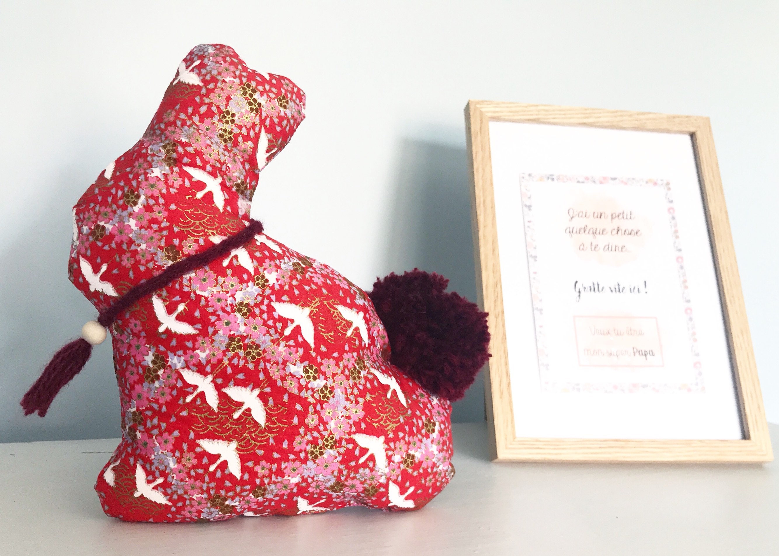 Coussin Déco Pan-Pan. en Forme de Lapinou. Pompons. Décoration. Tissus Coton