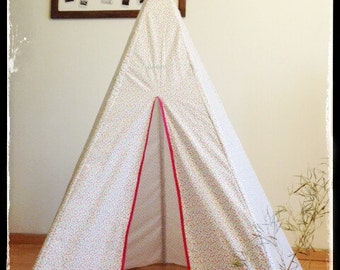 Tipi nomade "jade". Tipi enfant personnalisable. cabane. objet de décoration. coton fantaisie. 160 cm de haut.