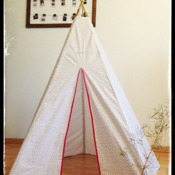 Tipi nomade "jade". Tipi enfant personnalisable. cabane. objet de décoration. coton fantaisie. 160 cm de haut.