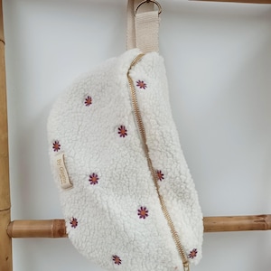 Sac banane Adulte "Mila". Sherpa brodé fleurs. Artisanal. Cousu Main