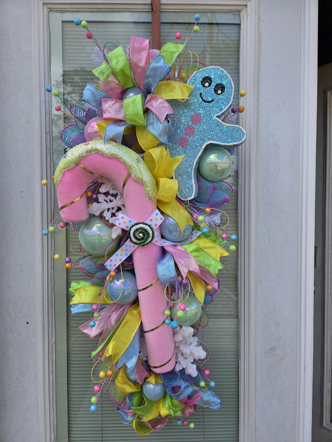 Candyland Christmas Swag, Sweet Candycane Gingerbread Pastel Wreath ...