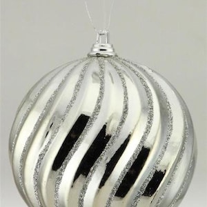 100Mm Shiny Silver w/ Sliver Glitter Swirl Ball