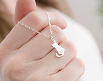 Tiny Sterling Silver Cat Necklace, Cat Lover Gift for Her, Tiny Kitten Pendant Necklace, Gift for Animal Lovers Jewelry, Kitty necklace