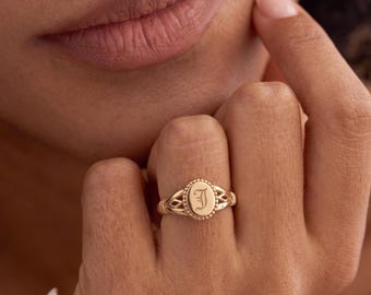 Engraved Custom Initial Signet Ring, Personalized Letter Ring, Dainty Initial Jewelry For Women, Christmas Gift for Wife, Mom or Grandma