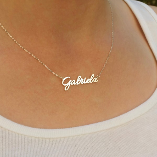 Collar pequeño con nombre en plata de ley: regalo personalizado para mamá
