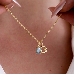 Collier initiale avec pierre de naissance, petite lettre bijoux avec pierre de naissance, collier en argent sterling 925, cadeau d'anniversaire personnalisé pour elle, cadeau de Noël