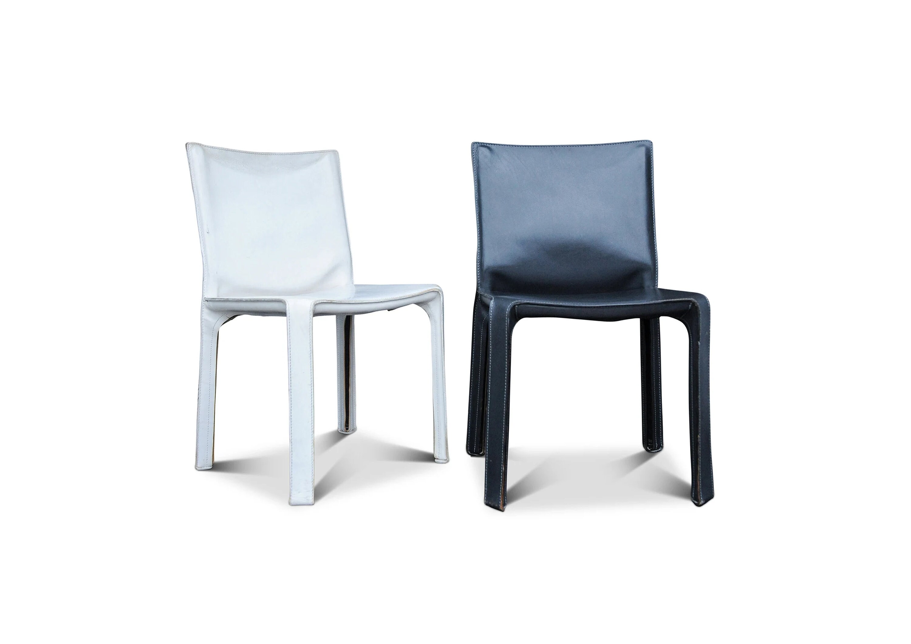 Cassina Designed by Mario Bellini Dining Chairs In White & Grey Leather Model 412 CAB Made in Italy 1977 Price For The Pair