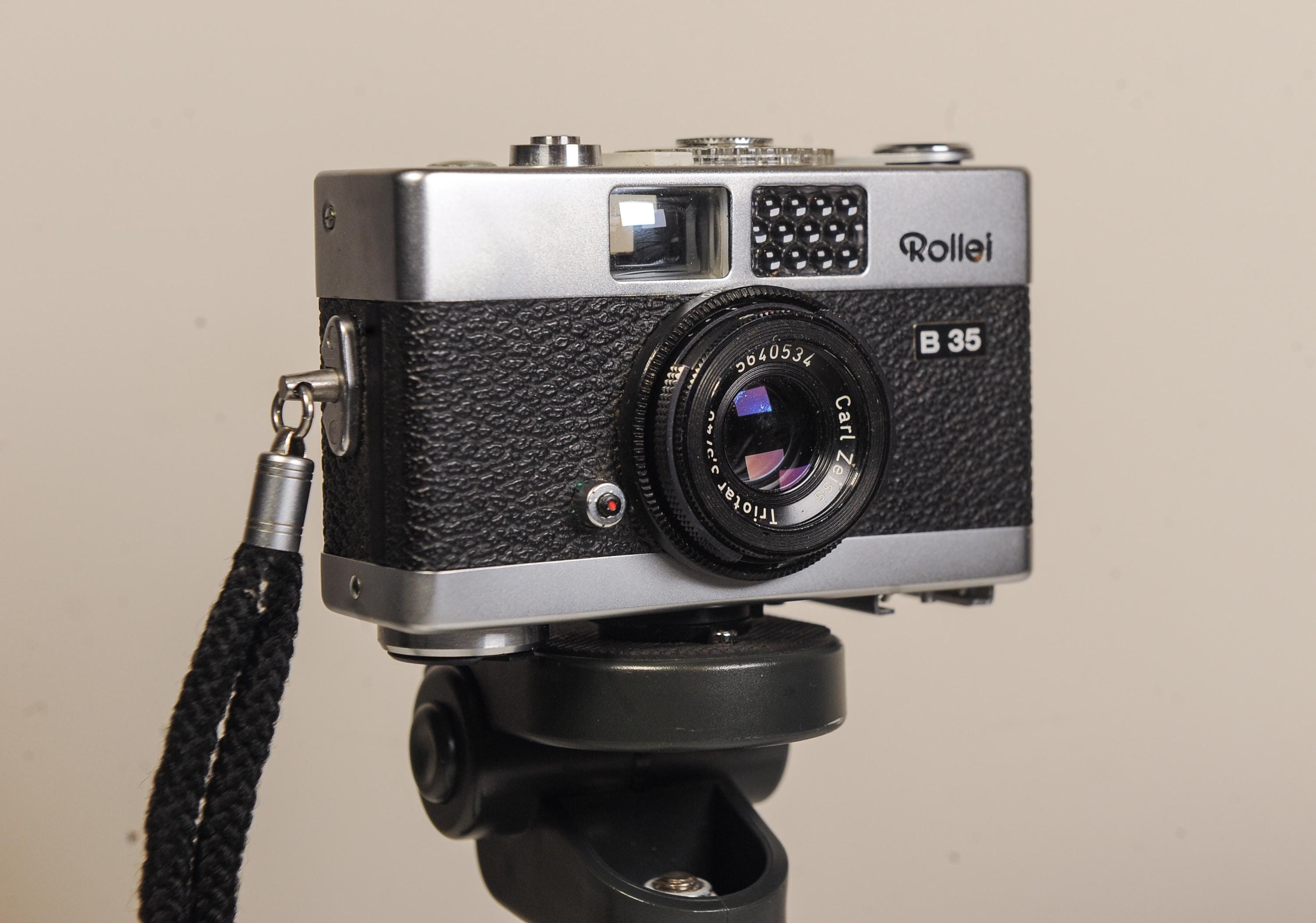 Rollei B35: Carl Zeiss Triotarレンズ搭載35mmフィルムカメラ
