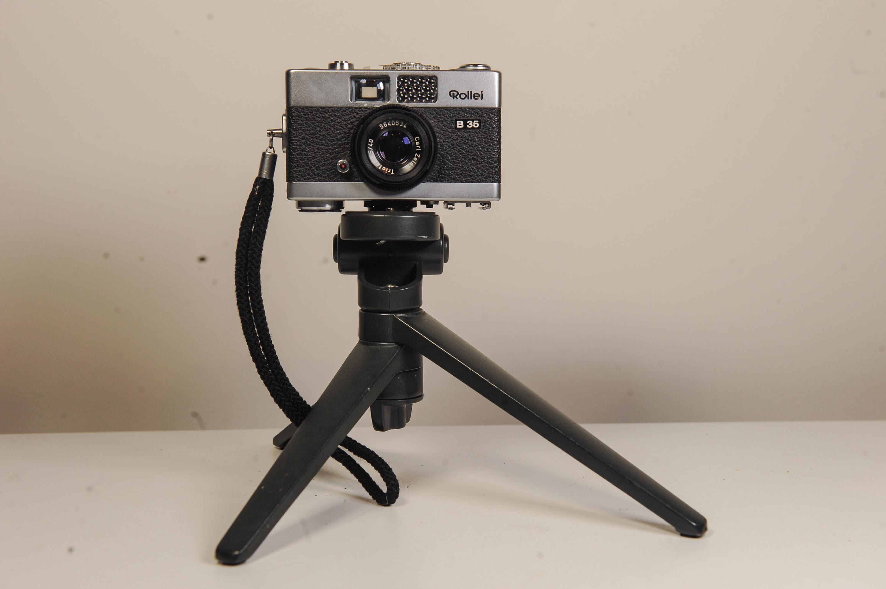 Rollei B35: Carl Zeiss Triotarレンズ搭載35mmフィルムカメラ
