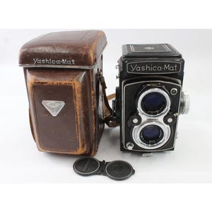 Yashica-Mat Twin Lens Reflex Medium Format Camera With a Yashinon 80mm F3.5 Prime Fixed Lens With Brown Original Yashica Case Japan 1960's