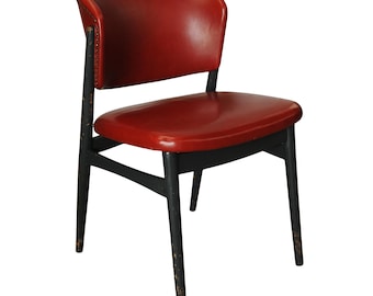 Ein Mid Century grauer Esszimmerstuhl mit offenem Rahmen und Nietendetails mit rotem Kunstlederbezug von Spahn aus Stadtlohn, Deutschland