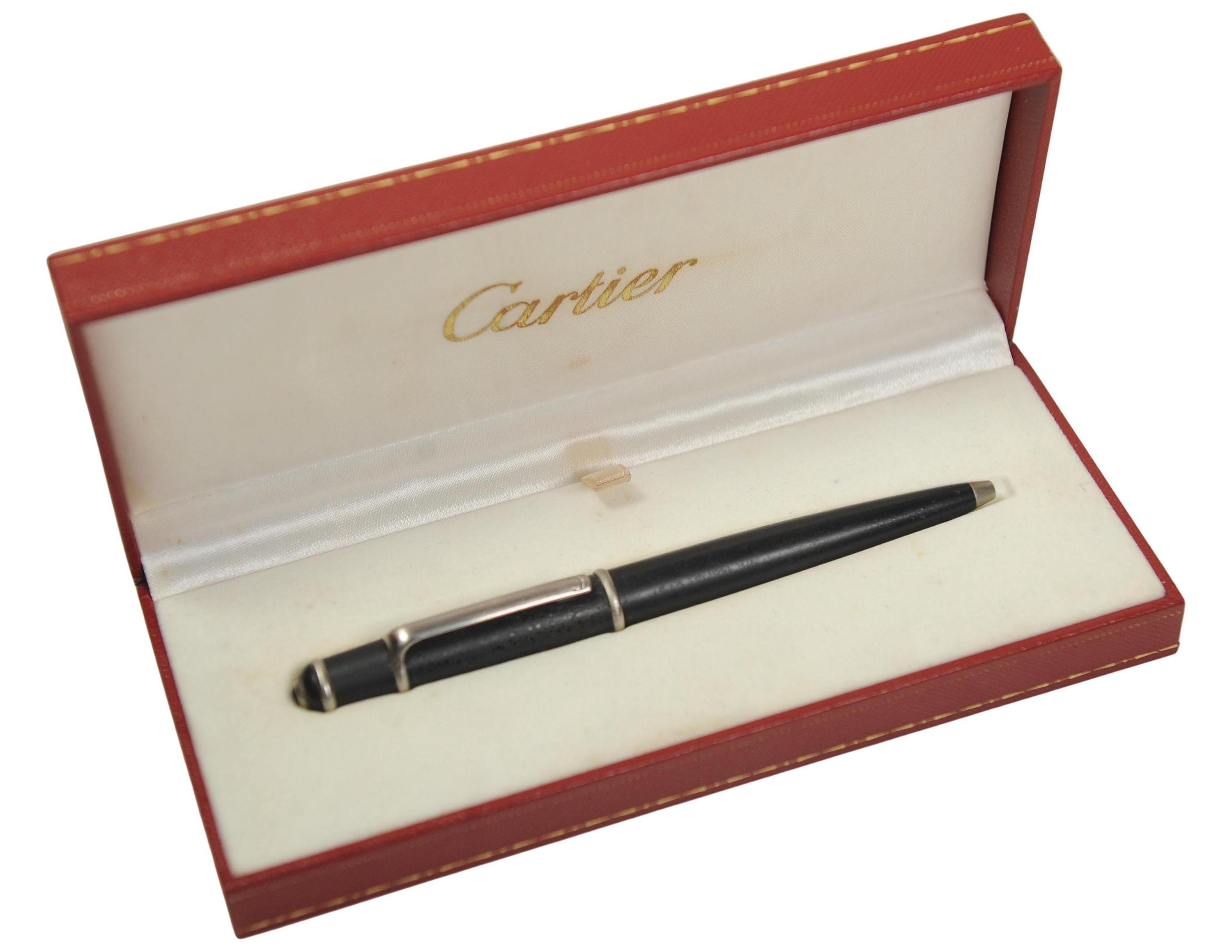 カルティエ ディアボロ ボールペン：ブラックレジン、スチール製