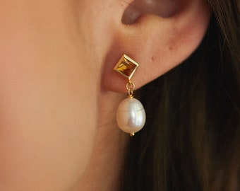 14K Solid Gold Citrine and Pearl Drop Earrings. Dainty Gold Pearl Drop Studs. Gift for Her. Birthstone Earrings.