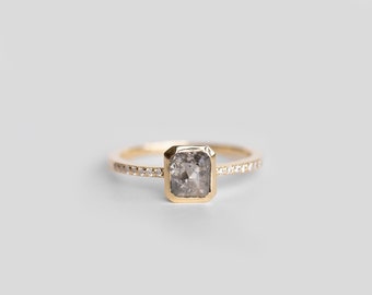 14K Gold Salt And Pepper Diamond Ring. Dainty Salt and Pepper Diamond Ring. Unique Statement Ring. Gift For Her.