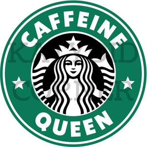 Puede incluir: Un círculo verde con la palabra "CAFFEINE QUEEN" en letras blancas. Dentro del círculo hay una imagen en blanco y negro de una sirena con una corona y una estrella sobre su cabeza.