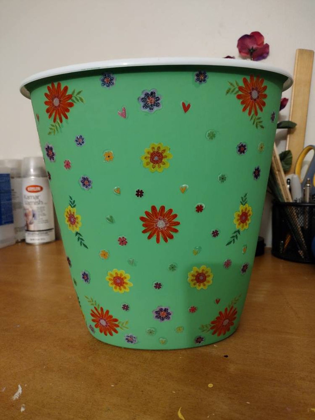1.5 Gallon Spring Green Trash Can With Flowers and Hearts for the ...