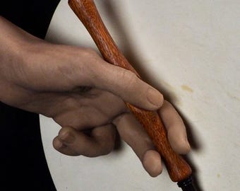 Left Handed Bodhrán Brush Tipper – Fishtail Oak Handle, Nylon Bristles