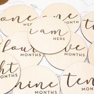 Mensuel Bébé Milestone Baby Annonce Bébé Jalons mensuels Baby Girl Boy Wooden Marker Milestone Cards Gravé Cadeau bébé Cadeau nouveau-né Cadeau