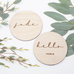 Plaques d’annonce de bébé | Marqueur de statistiques de naissance de bébé | Plaques en bois de garçon de chéri | Cartes d’introduction de bébé Bonjour Mon nom est disques
