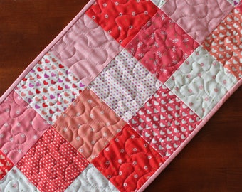Valentine Table Runner, Quilted Valentine Table Runner, Red Table Runner, Heart Table Runner, Pink Red White