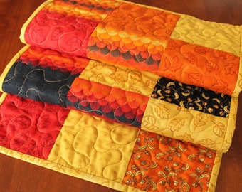 Fall Table Runner, Leaf Table Runner, Thanksgiving Table Runner, Quilted Fall Table Runner, Thanksgiving Decoration, Orange Yellow Red