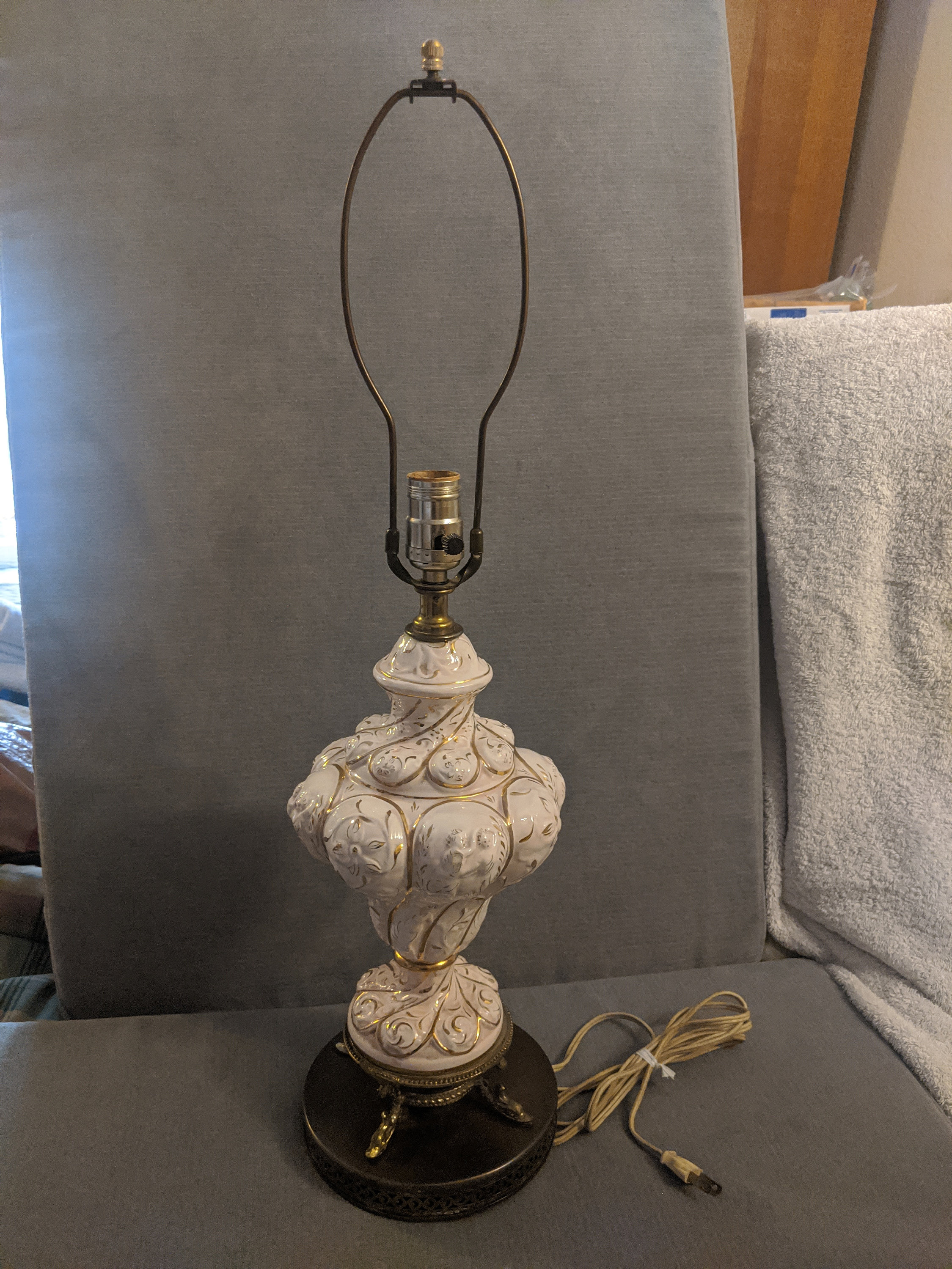 Capodimonte Lamp for sale Only 2 left at 75