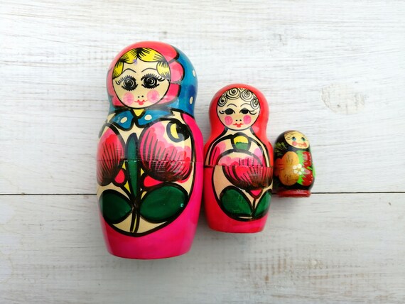 vintage russian nesting dolls