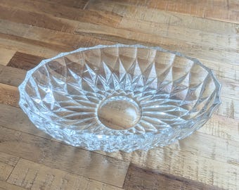 Plato ovalado de cristal tallado en diamante de estilo vintage