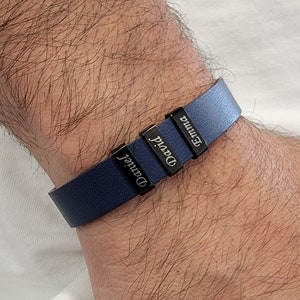 Personalized Men's Navy Blue Leather Children Names Bracelet with Charm - Engraved Bracelet - Name Bracelet - Gift for Dad (REF#SML-CHRM)