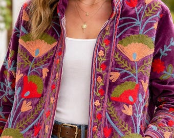Suzani Maroon Taillierte Stickerei Jacke und Mantel