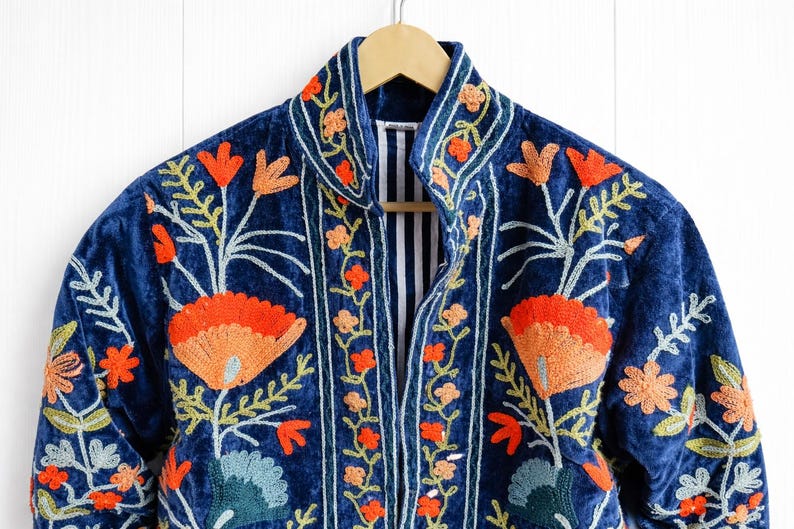 Blaue Samt Suzani bestickte Jacke Handgefertigtes Blumenmuster Bild 5