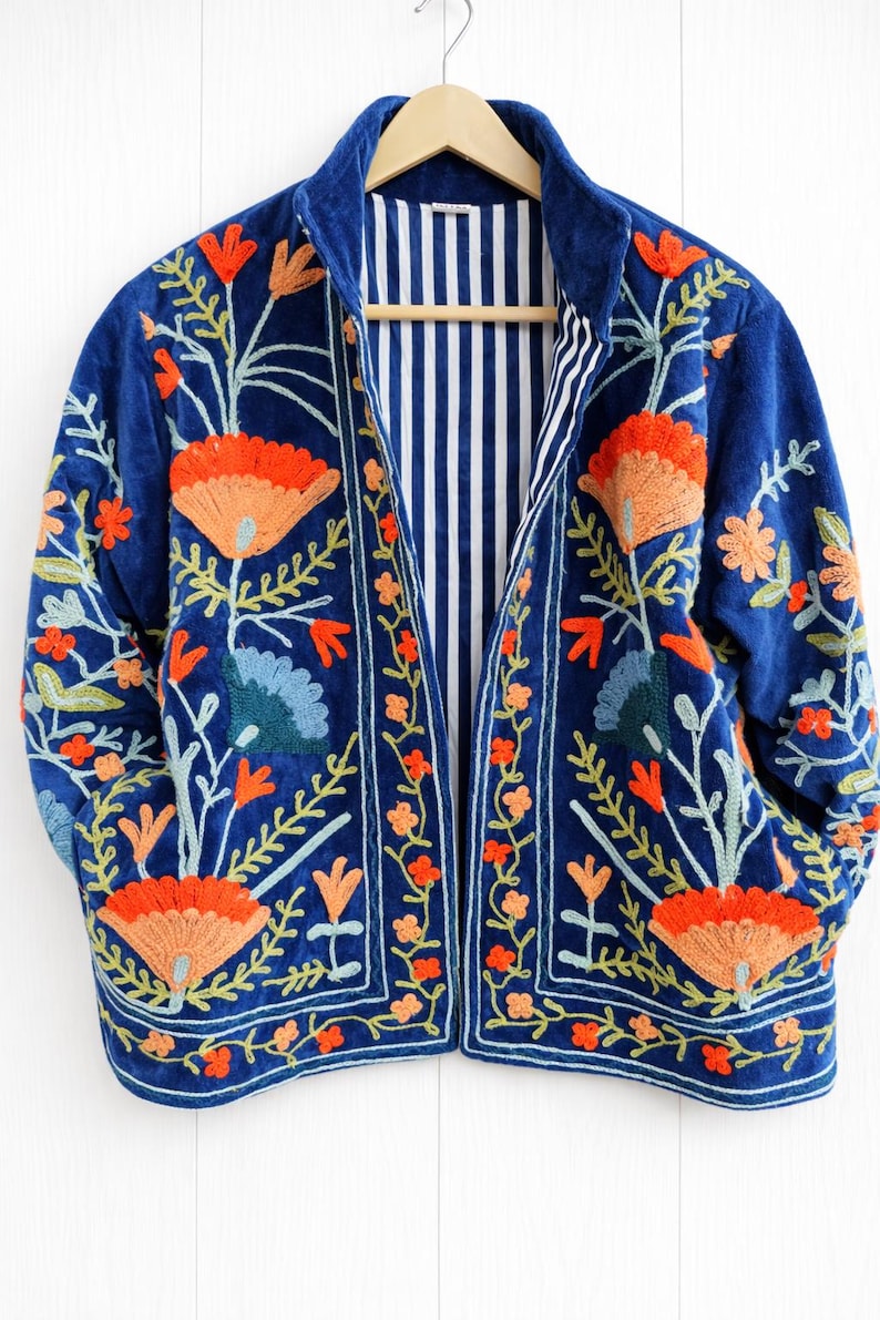 Blaue Samt Suzani bestickte Jacke Handgefertigtes Blumenmuster Bild 4