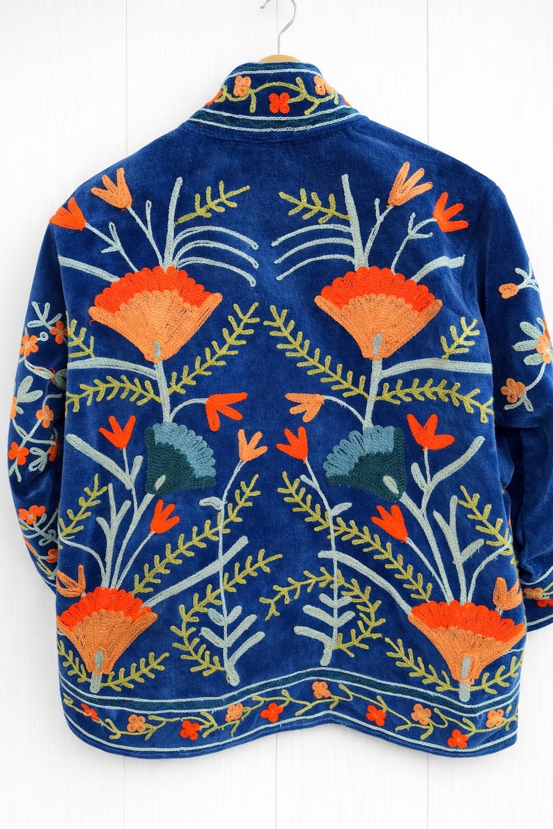 Blaue Samt Suzani bestickte Jacke Handgefertigtes Blumenmuster Bild 6