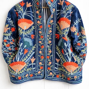 Blaue Samt Suzani bestickte Jacke Handgefertigtes Blumenmuster Bild 3
