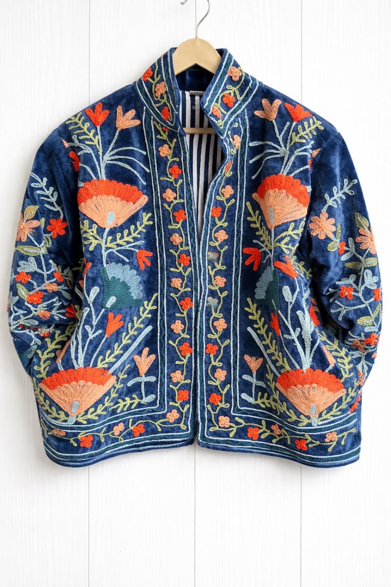 Blaue Samt Suzani bestickte Jacke Handgefertigtes Blumenmuster Bild 3
